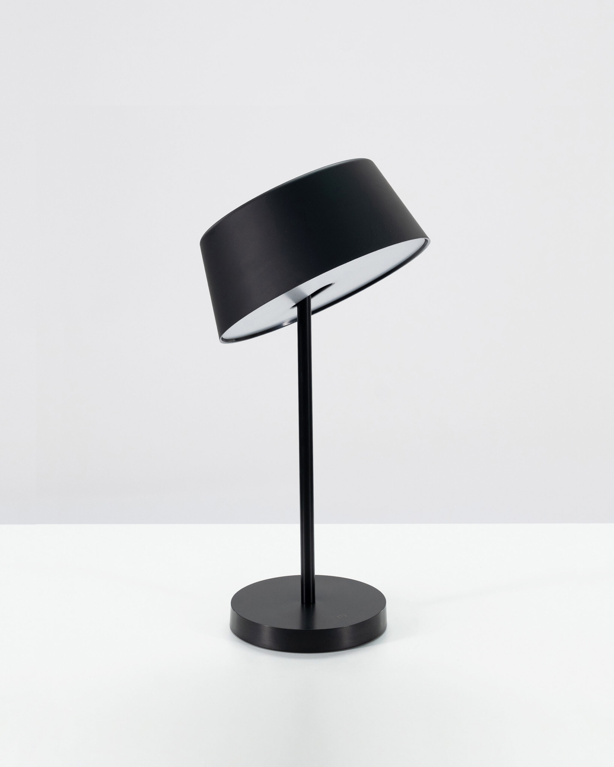 Lampe de bureau noire